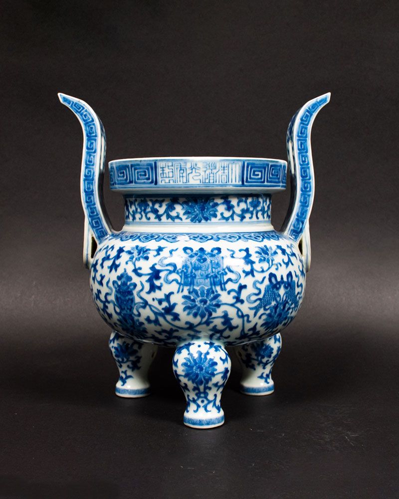 Chinese Porcelain Incense Burner, Daoguang – Price Realized $9,000 6-16-22